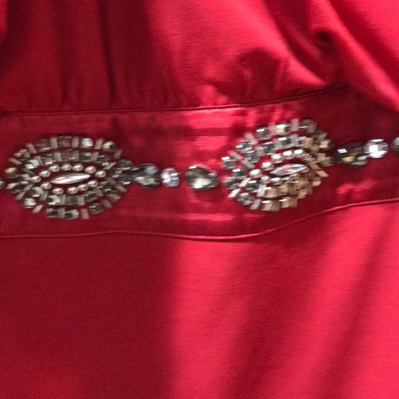 Sleeveless dress with sequin detail - Picture 2 of 5